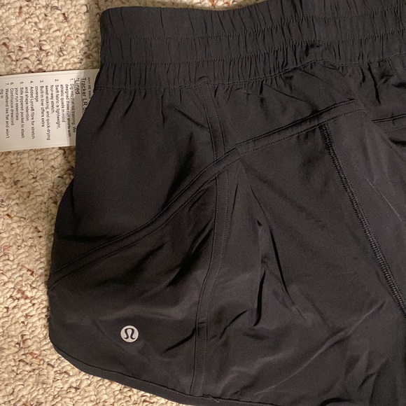 Lululemon Tracker LR short 4” lined - Picture 5 of 8